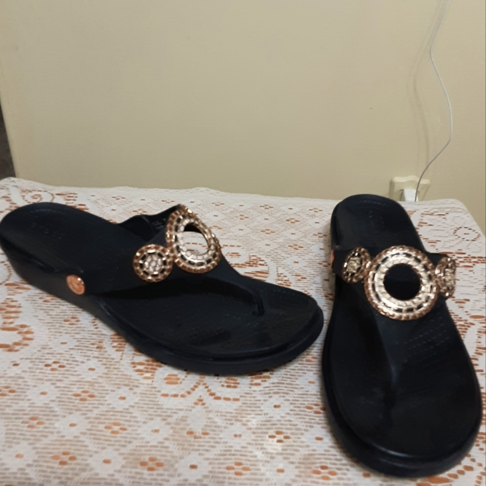 CROCS Flip Flops  Women Size 9